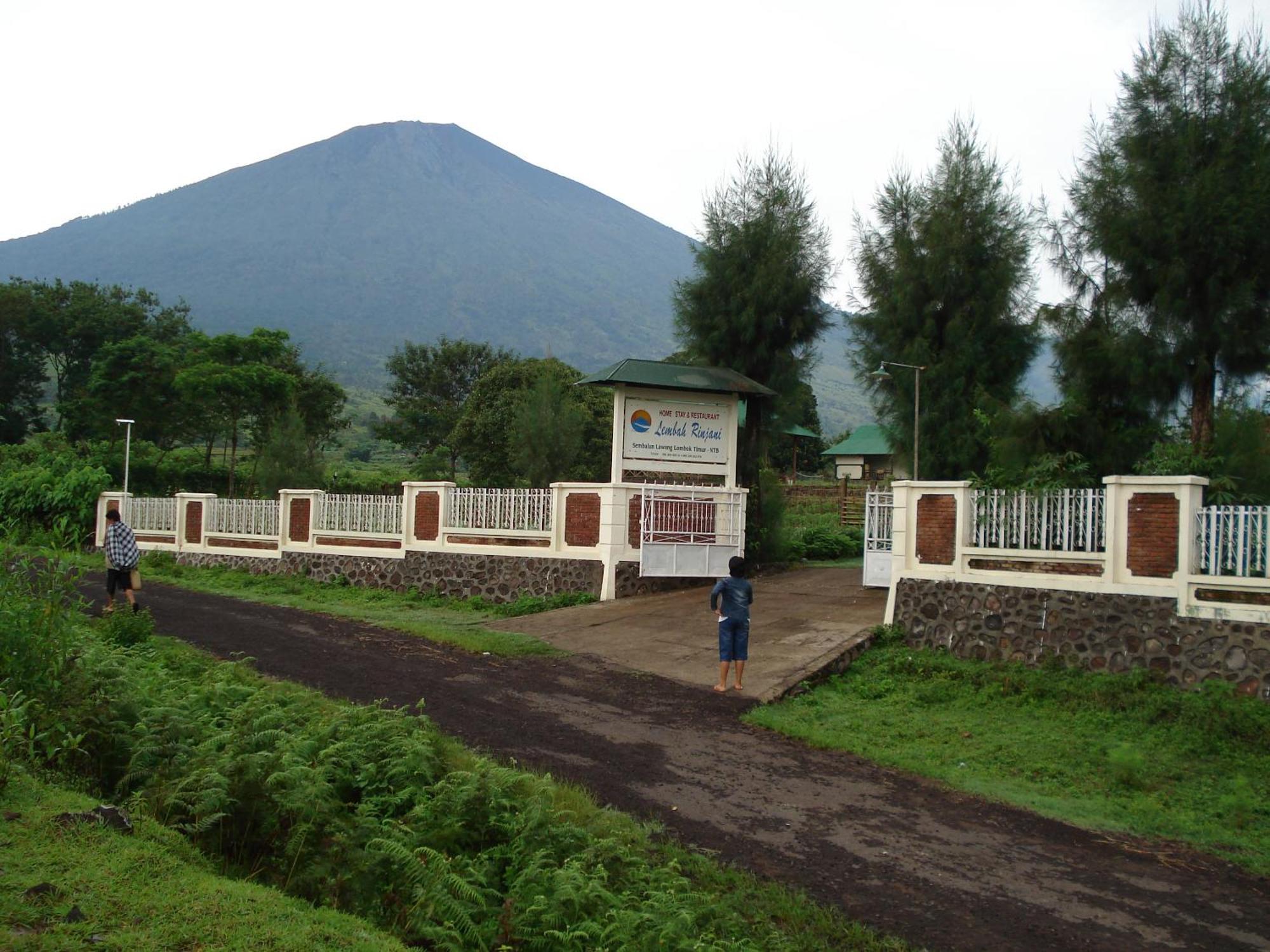 Lembah Rinjani Villa & Resto Syariah By Ecommerceloka Sembalunlawang Extérieur photo
